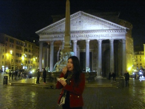 Enjoying gelato di San Crispino in front of the Pantheon (in the piazza della Rotonda)
